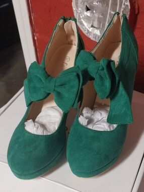 Green Suede Bow Platform Pumps - Women's Heels